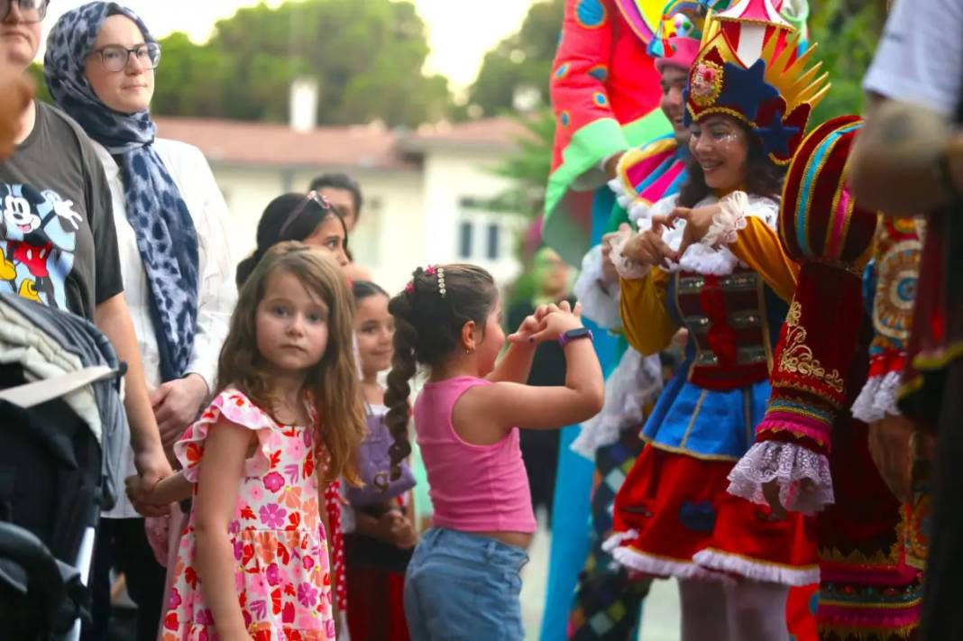 Kepez’de Kültür Festivali’nin Açılış Korteji Renk Kattı 6